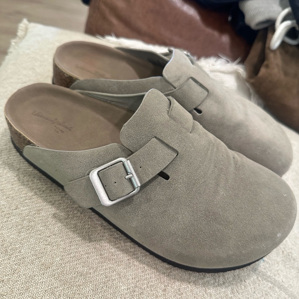 Universal Thread Clogs